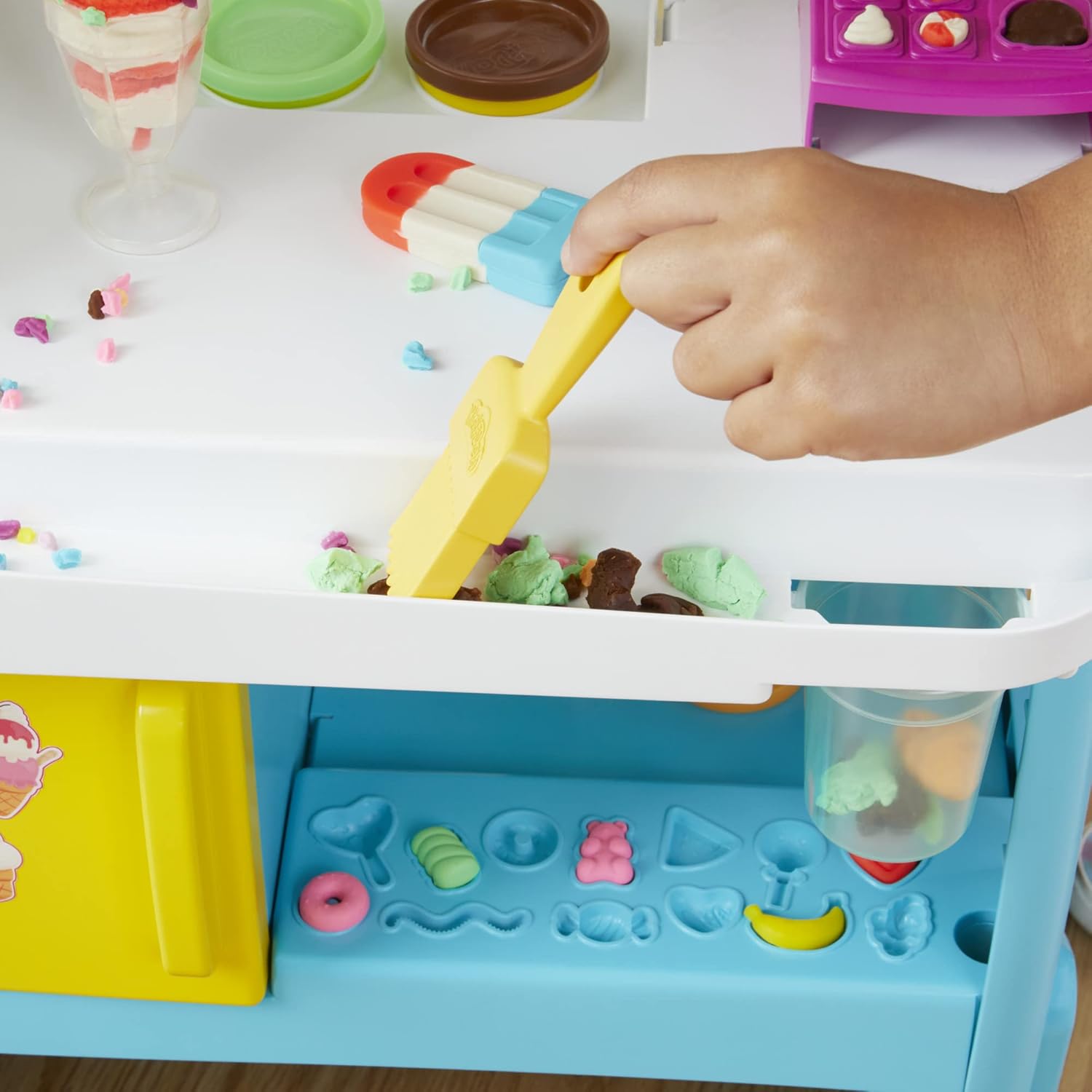 Play-Doh Kitchen Creations Ultimate Ice Cream Truck Playset
