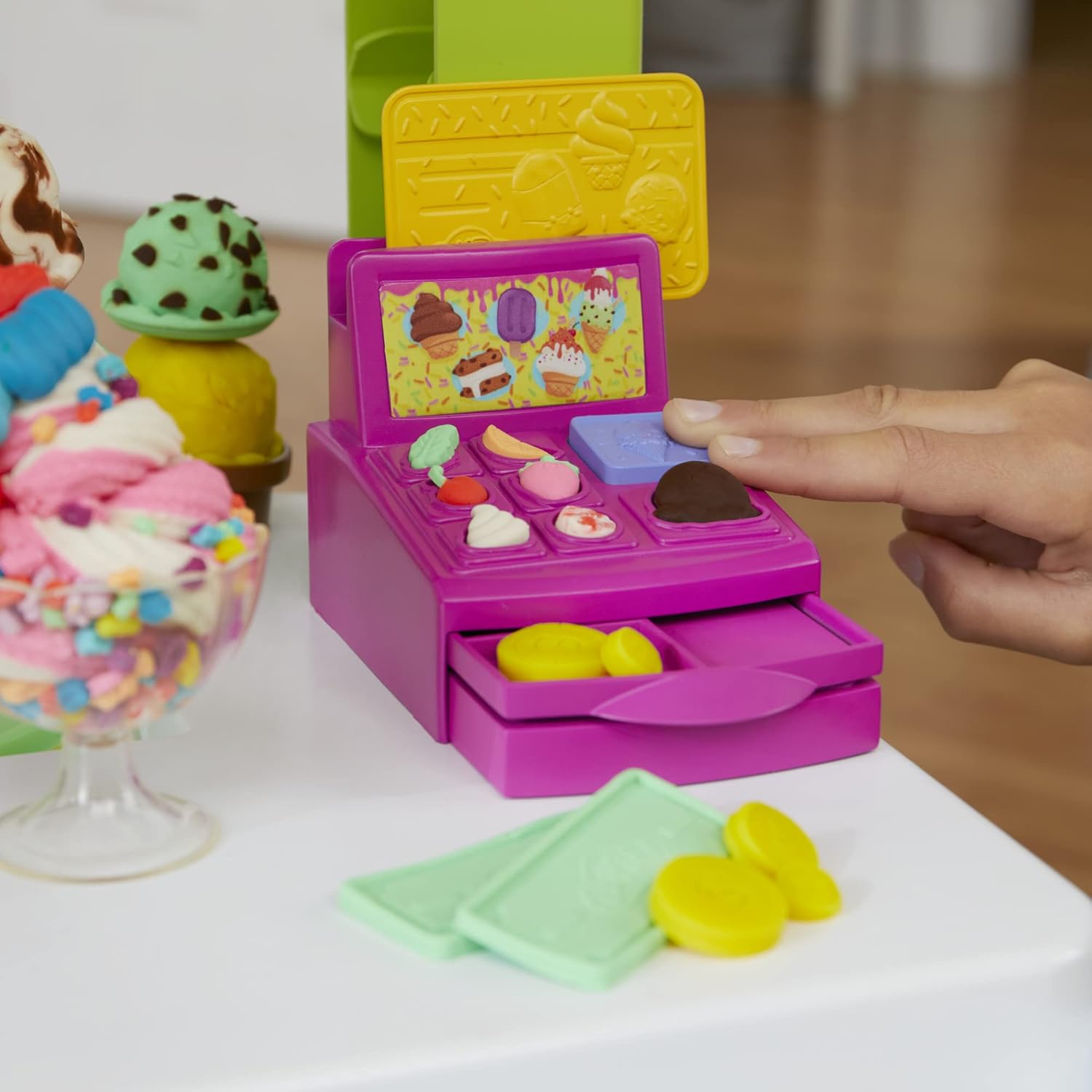 Play-Doh Kitchen Creations Ultimate Ice Cream Truck Playset