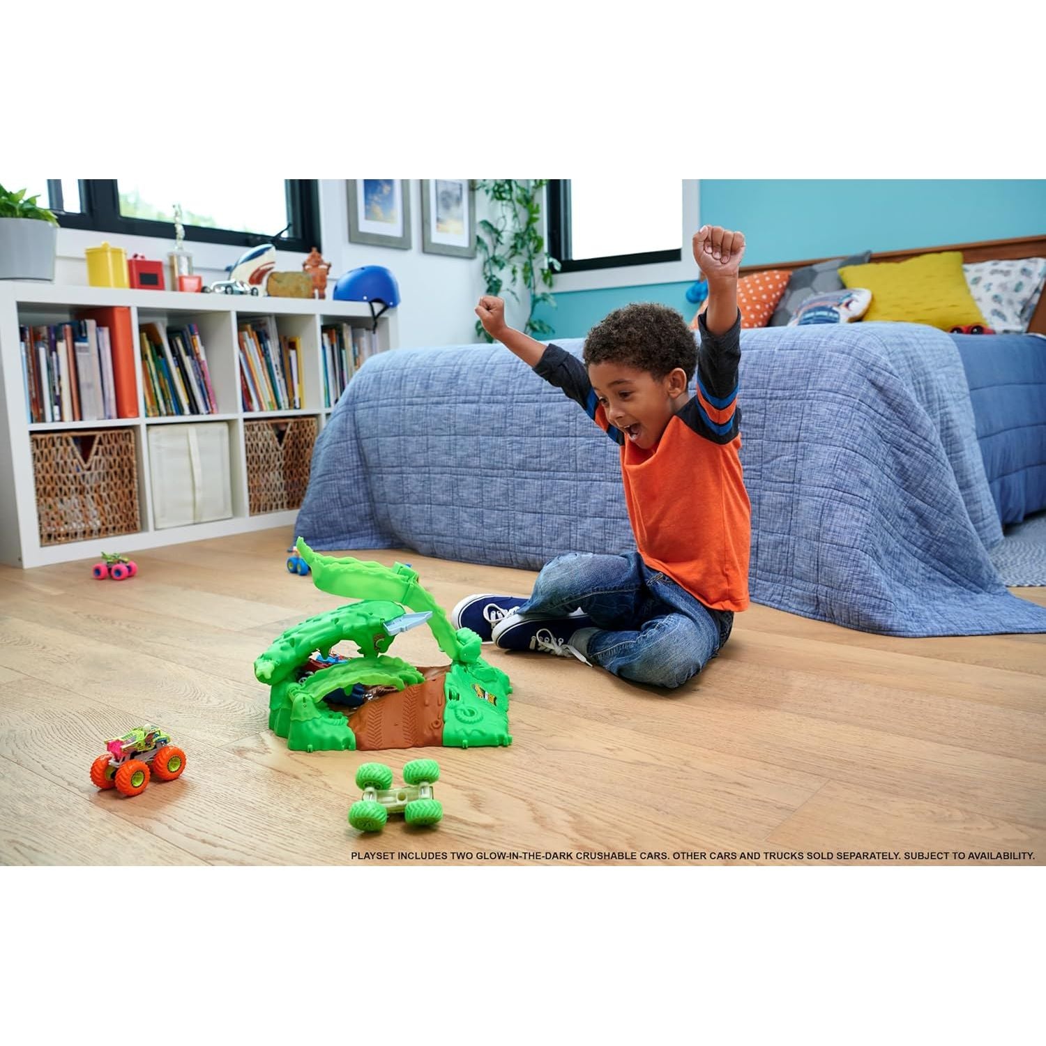 Hot Wheels Monster Trucks Arena Smashers Glow in The Dark Gunkster Playset