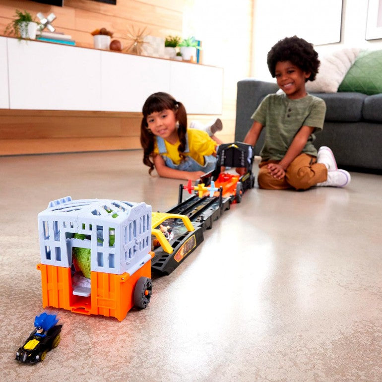 Hot Wheels RacerVerse Batman's Escape Chase Track Set
